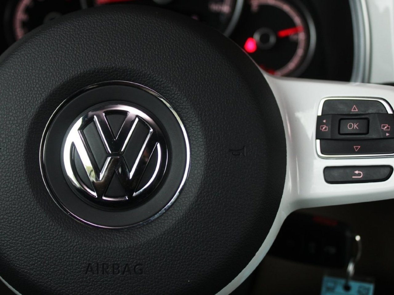Used 2019 Volkswagen Beetle 2.0T S FWD image 36