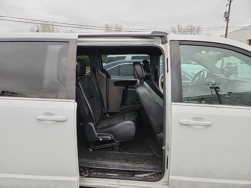 Used 2019 Dodge Grand Caravan SXT FWD image 10
