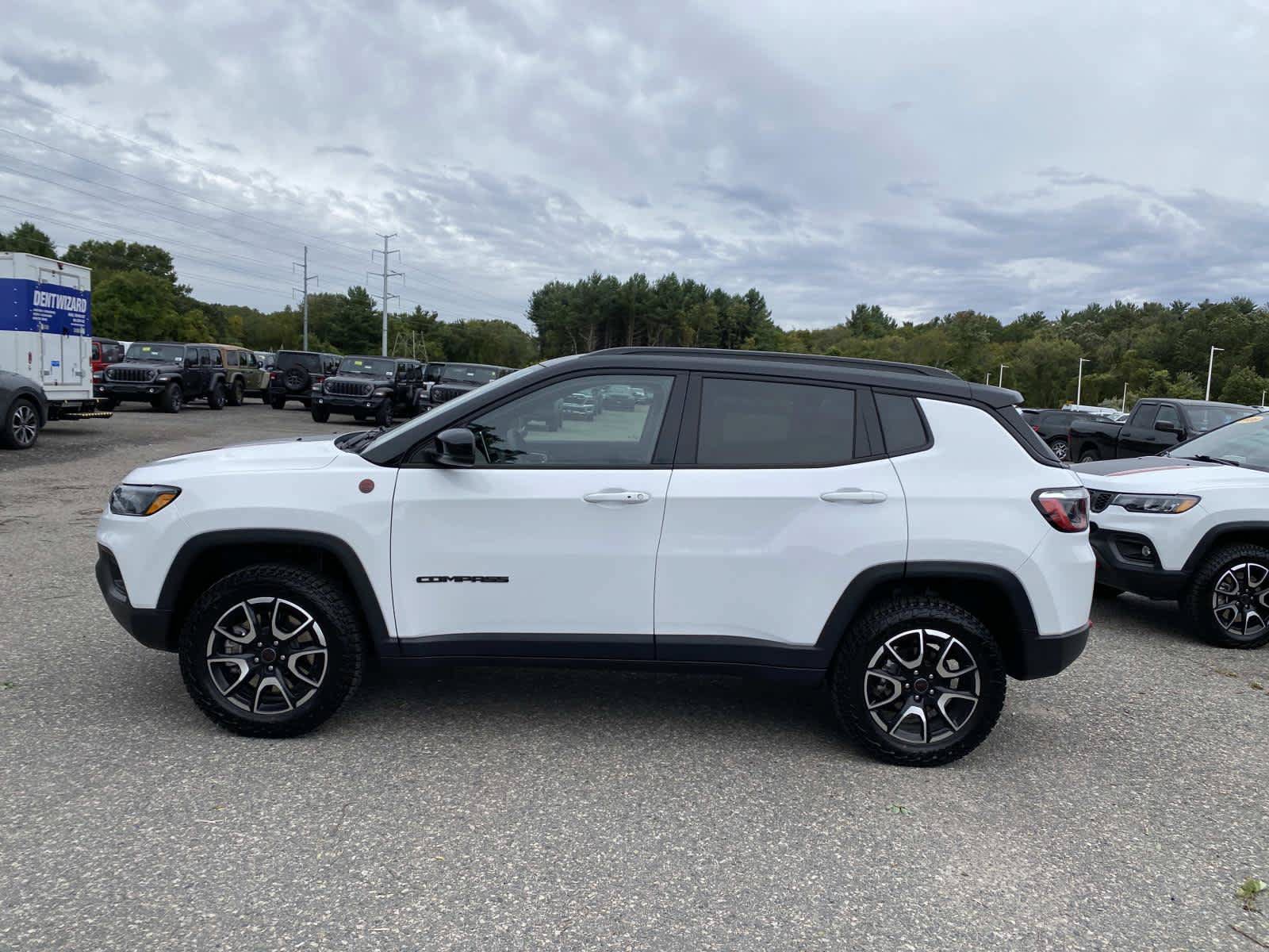 Certified 2026 Jeep Compass Trailhawk AWD/4WD image 9
