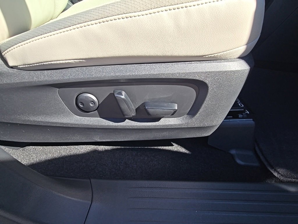 New 2025 Nissan Pathfinder SL w/ Black Appearance Package image 27