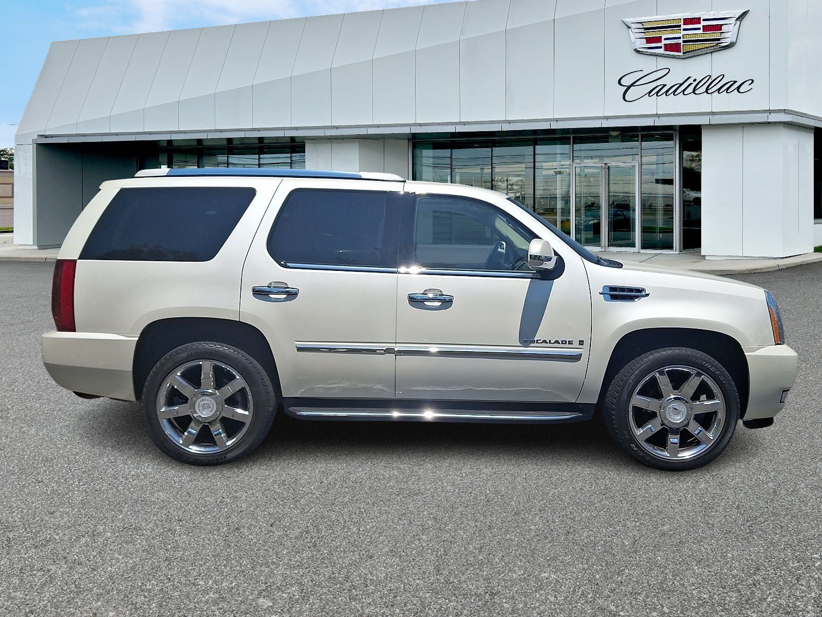 Used 2007 Cadillac Escalade AWD w/ Information Package image 7