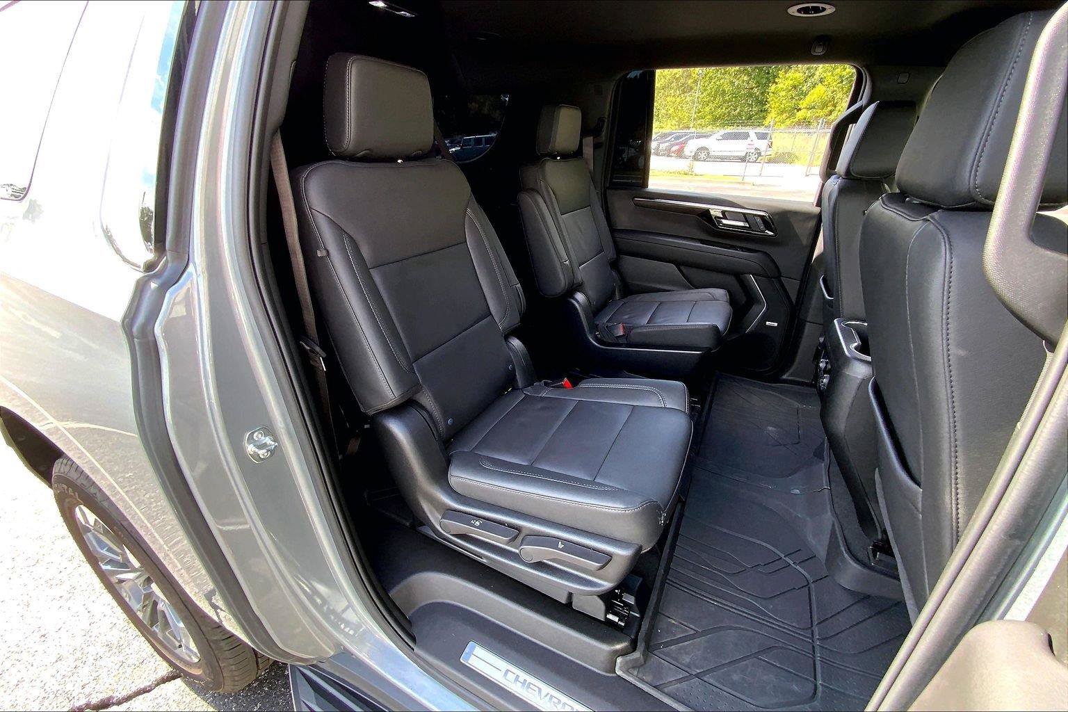 Used 2026 Chevrolet Suburban LT w/ Comfort Package AWD/4WD image 25