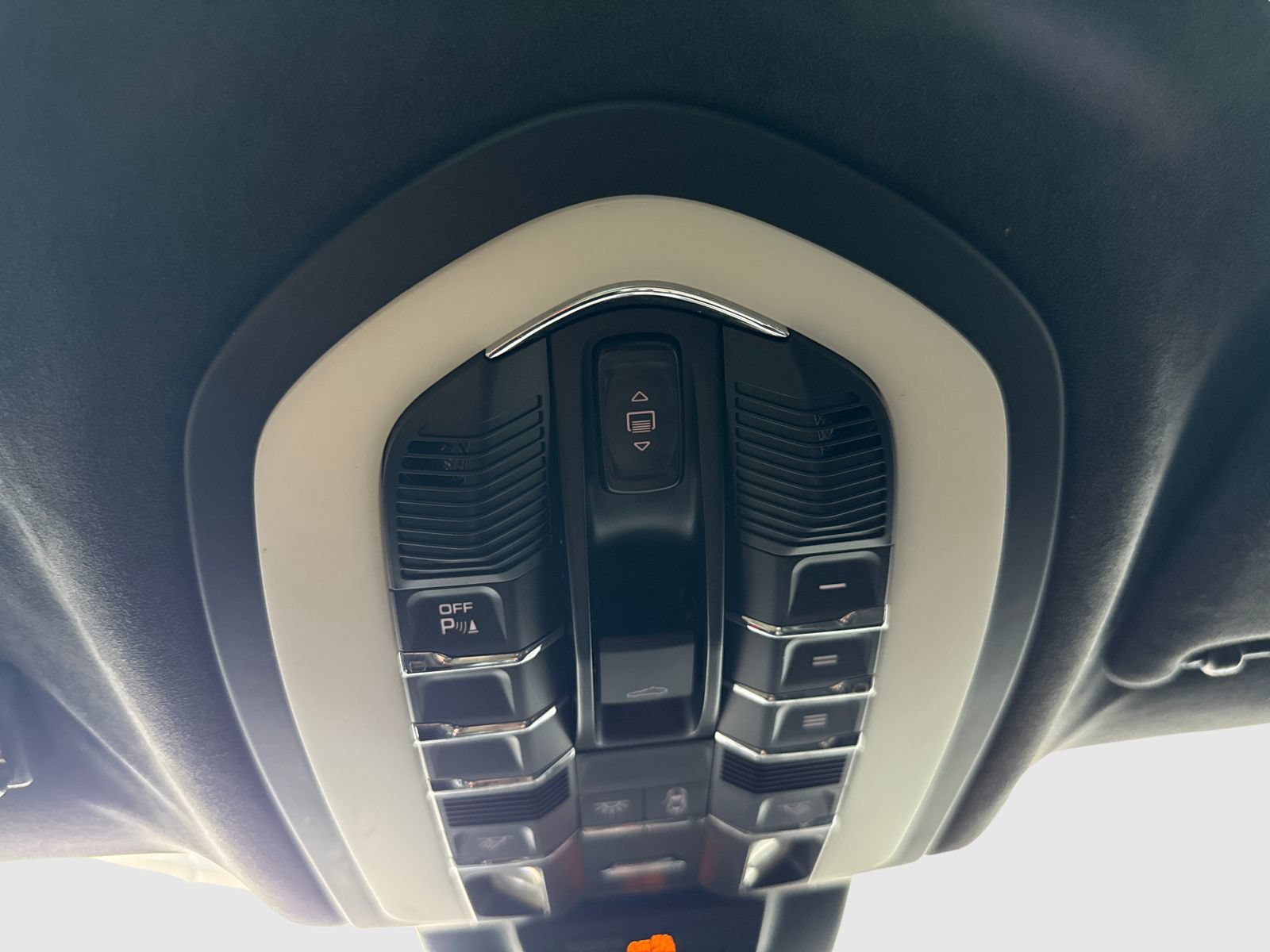 Used 2015 Porsche Macan Turbo AWD/4WD image 33