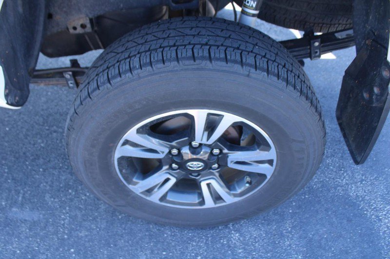 Used 2017 Toyota Tacoma TRD Sport w/ Tow Package image 7