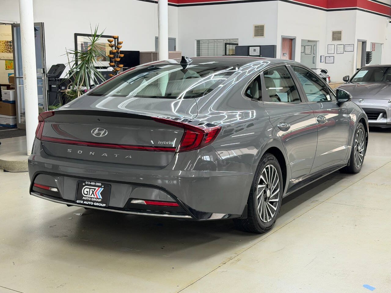 Used 2021 Hyundai Sonata Limited FWD image 2