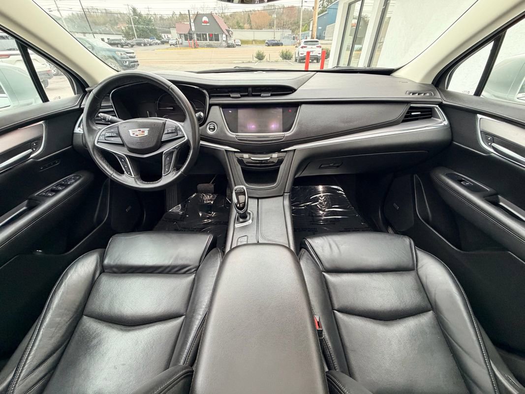 Used 2017 Cadillac XT5 Luxury w/ Driver Awareness Package AWD/4WD image 19