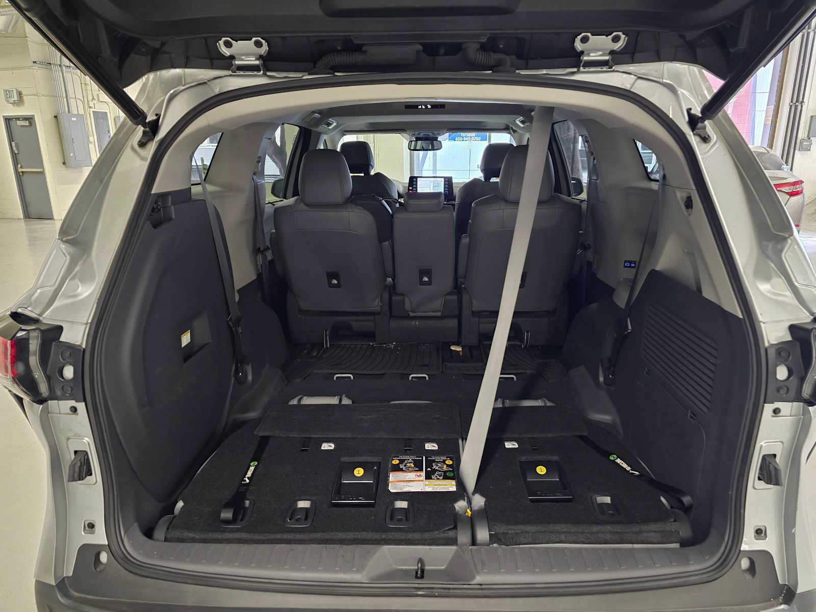 Used 2021 Toyota Sienna XLE w/ XLE Plus Package FWD image 13