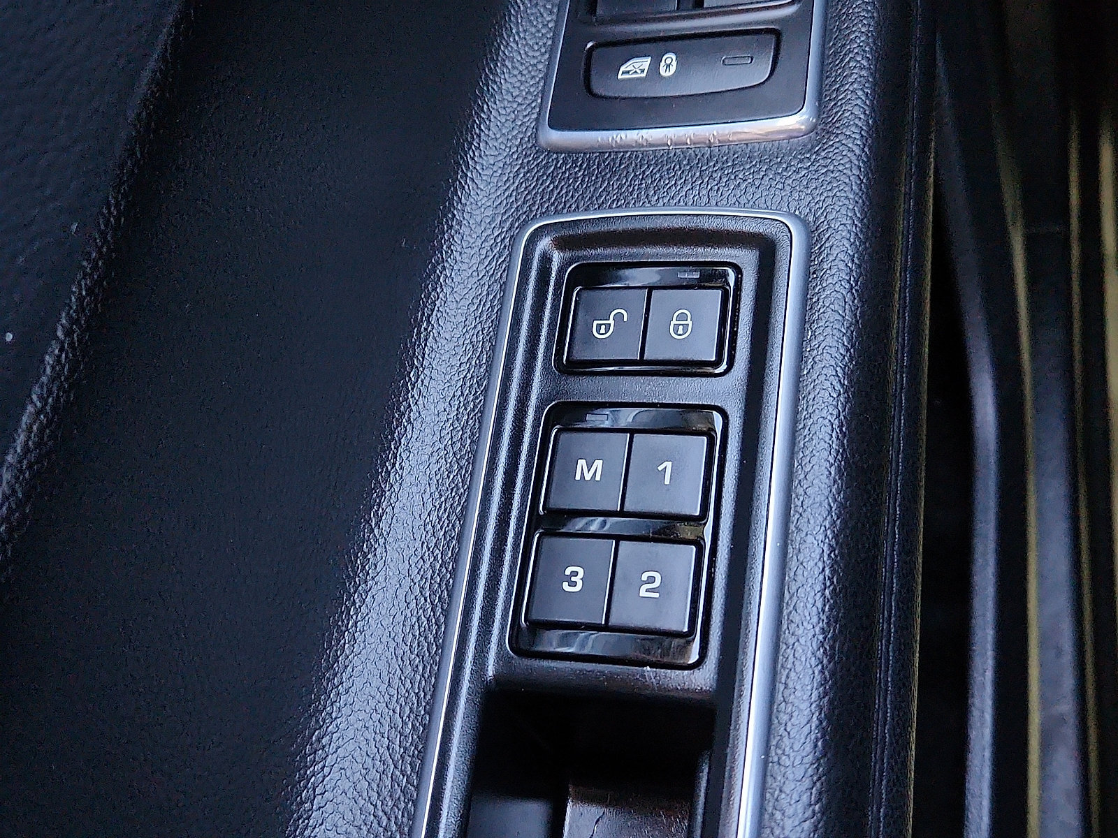 Used 2017 Jaguar XF Prestige RWD image 22