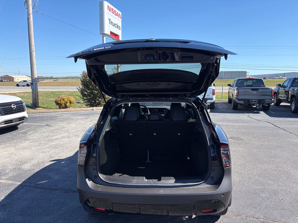 New 2027 Nissan Kicks SR FWD image 11