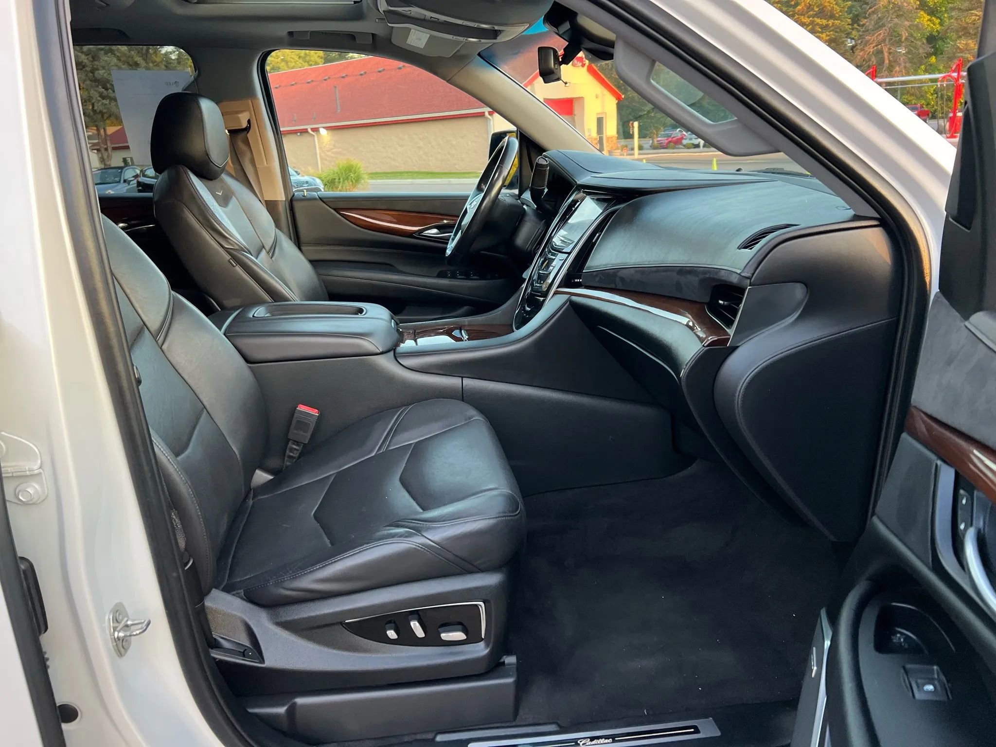 Used 2020 Cadillac Escalade ESV Luxury image 19