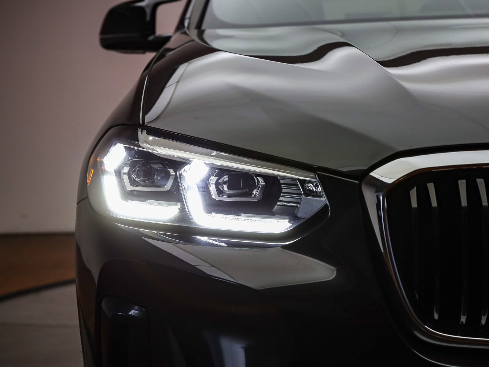 Certified 2023 BMW X4 M40i w/ Premium Package image 7