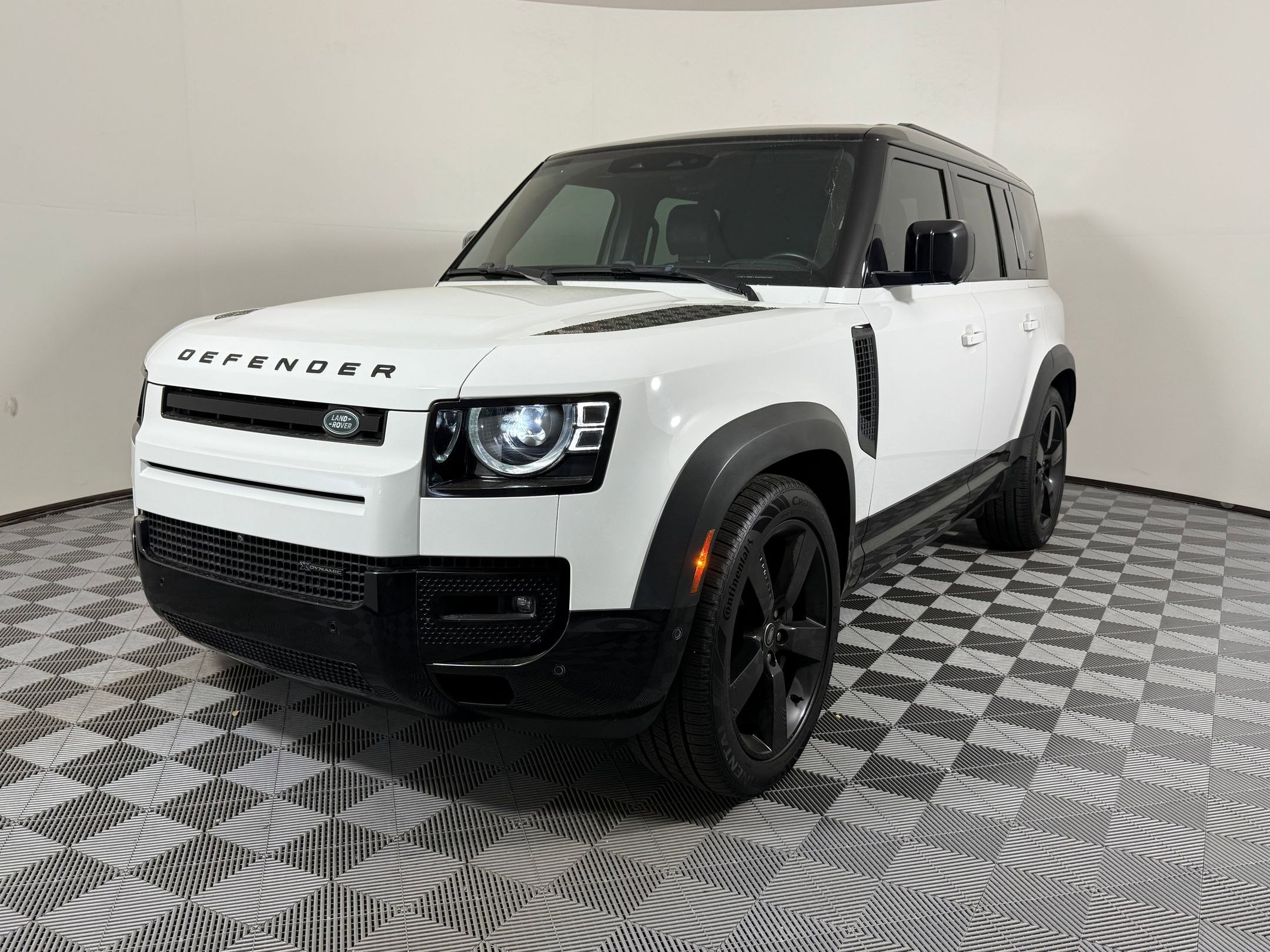 Used 2023 Land Rover Defender 110 X-Dynamic SE image 1