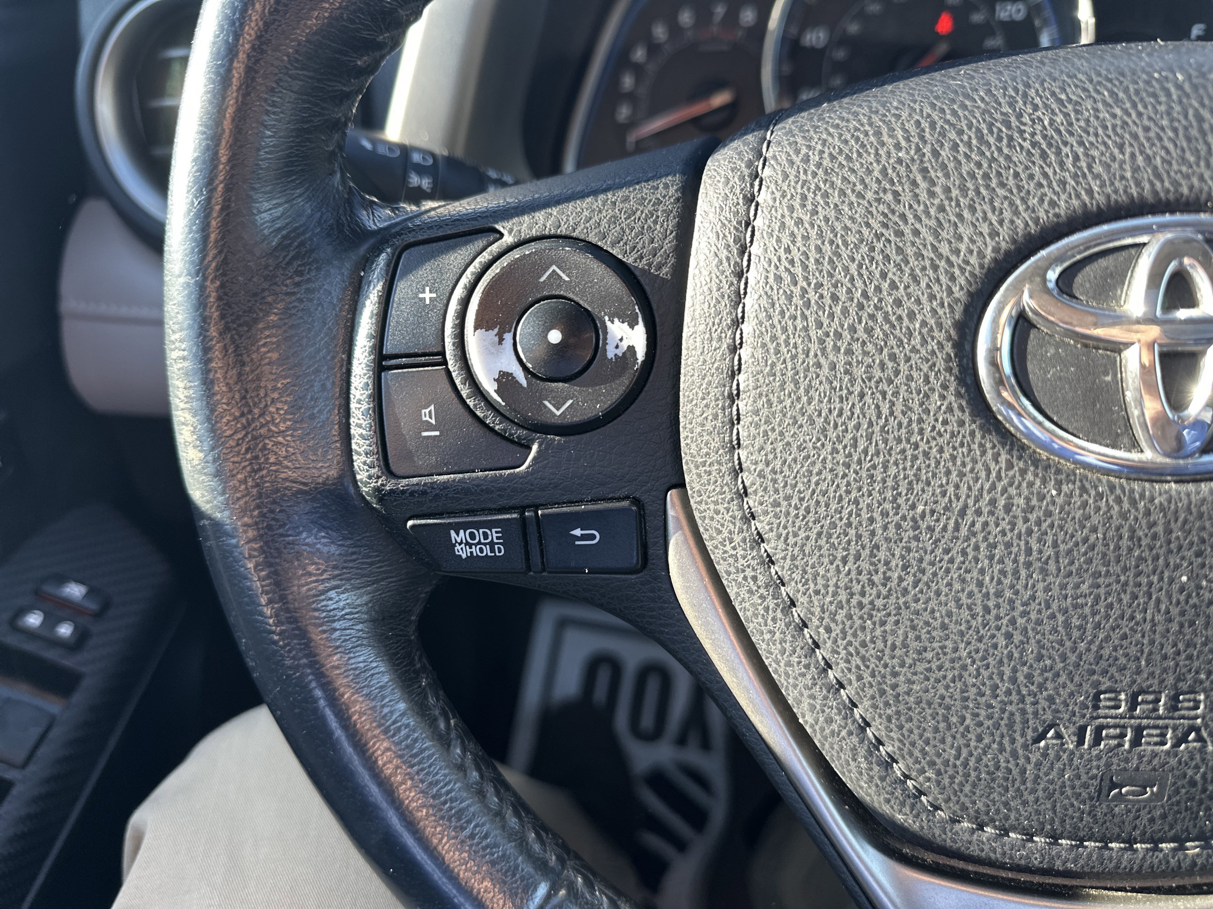 Used 2014 Toyota RAV4 Limited image 18