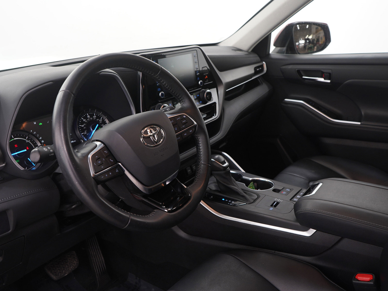 Used 2021 Toyota Highlander XLE image 27