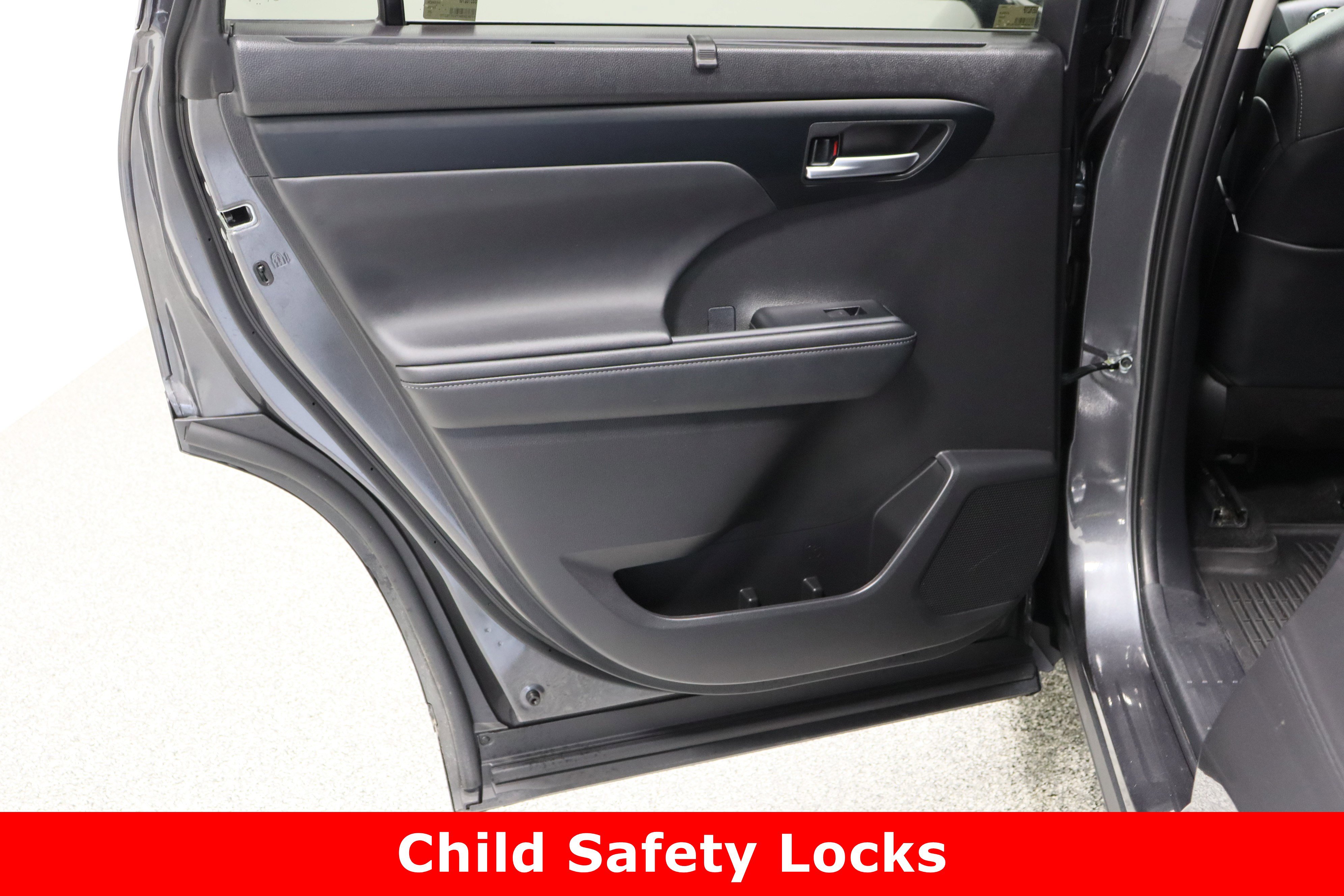 Certified 2025 Toyota Highlander XLE image 28