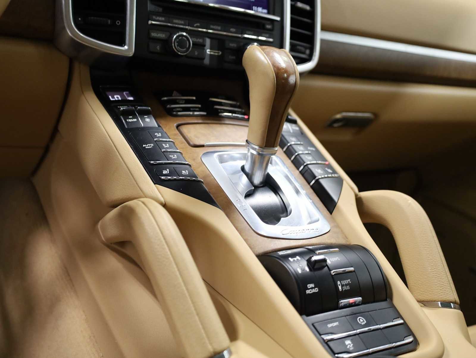 Used 2015 Porsche Cayenne S AWD/4WD image 29
