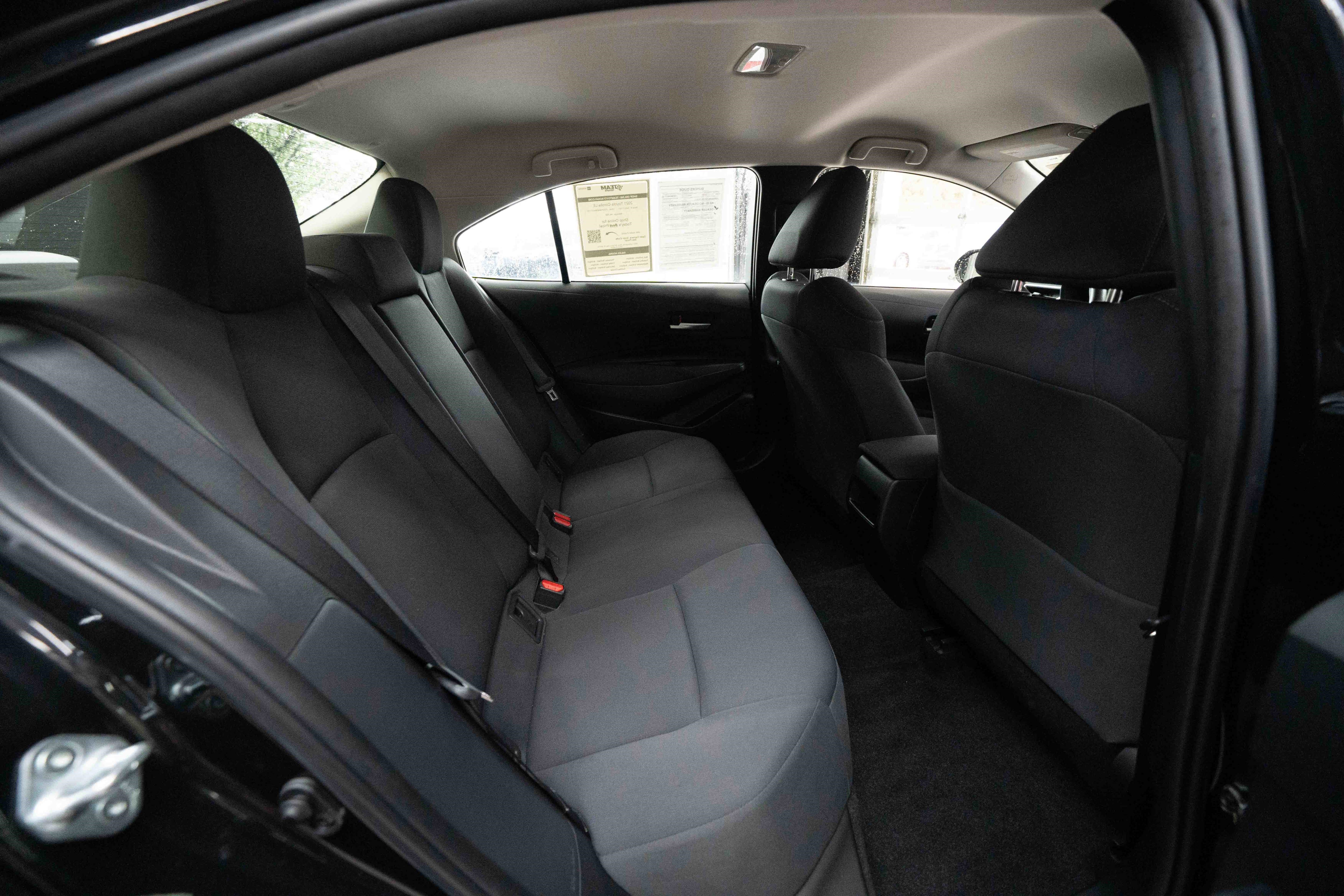 Used 2021 Toyota Corolla LE w/ Carpet Mat Package (TMS) image 24
