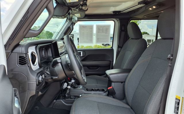 Used 2025 Jeep Wrangler Unlimited Sahara AWD/4WD image 15