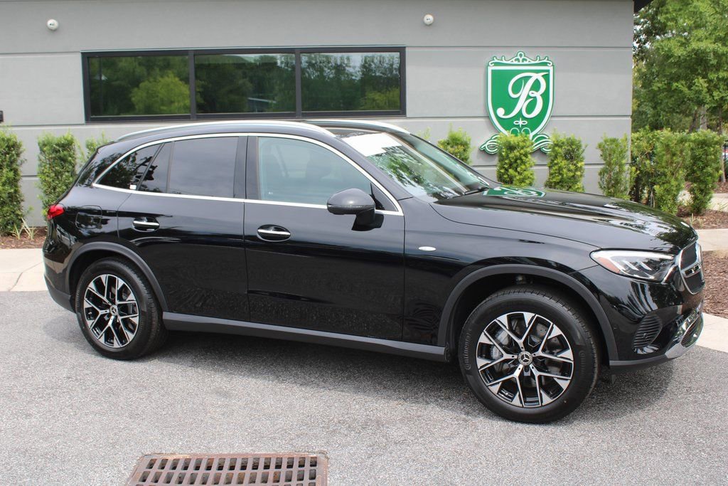 Used 2025 Mercedes-Benz GLC 350e image 2