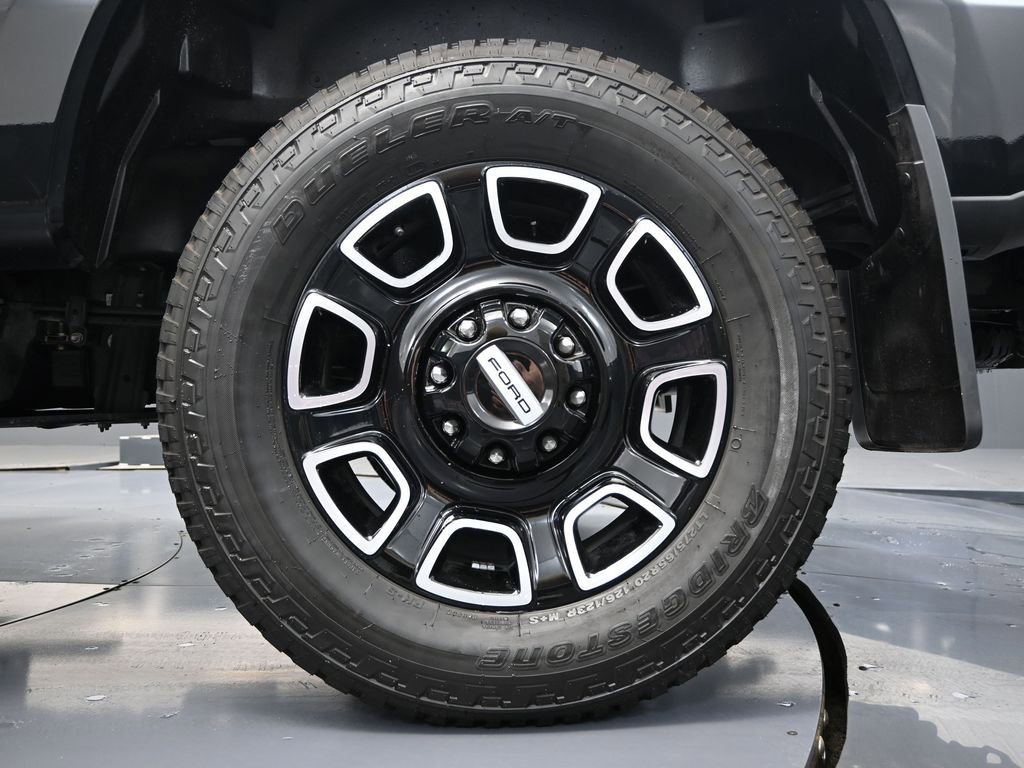 Used 2025 Ford F250 Platinum image 14