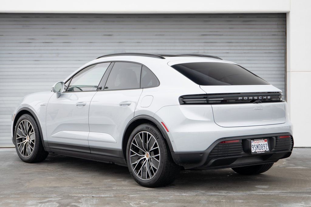 Certified 2025 Porsche Macan Electric RWD image 3