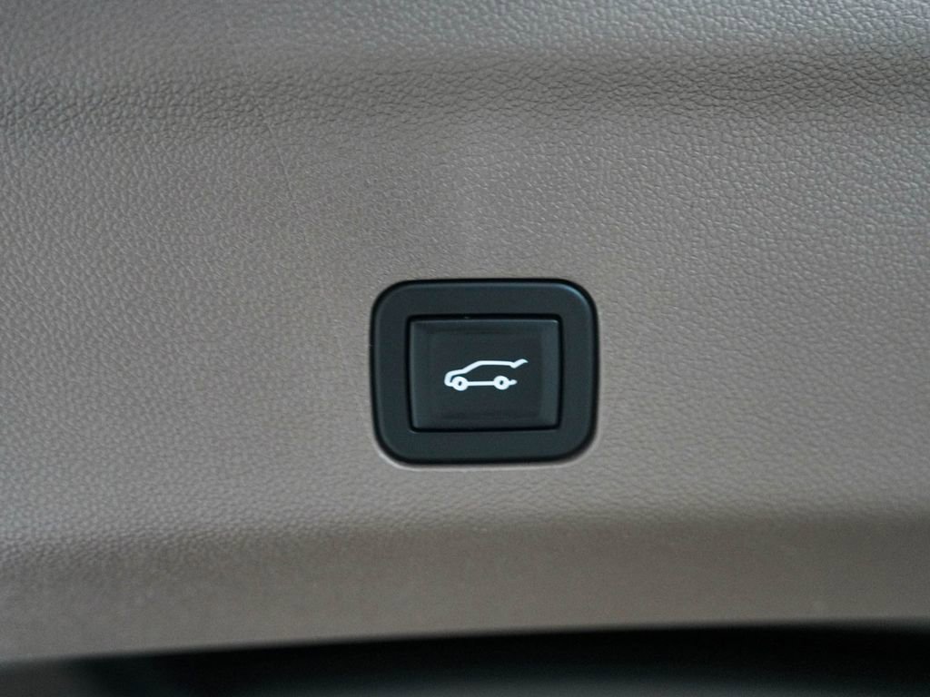 Used 2024 GMC Yukon XL Denali w/ Advanced Technology Package image 44