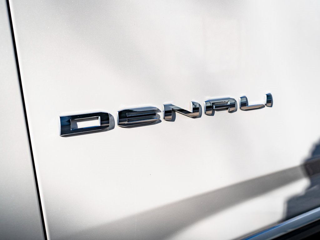 Used 2021 GMC Yukon XL Denali image 17