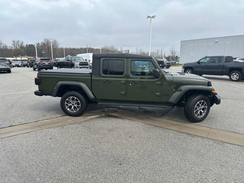 Used 2024 Jeep Gladiator Sport image 2