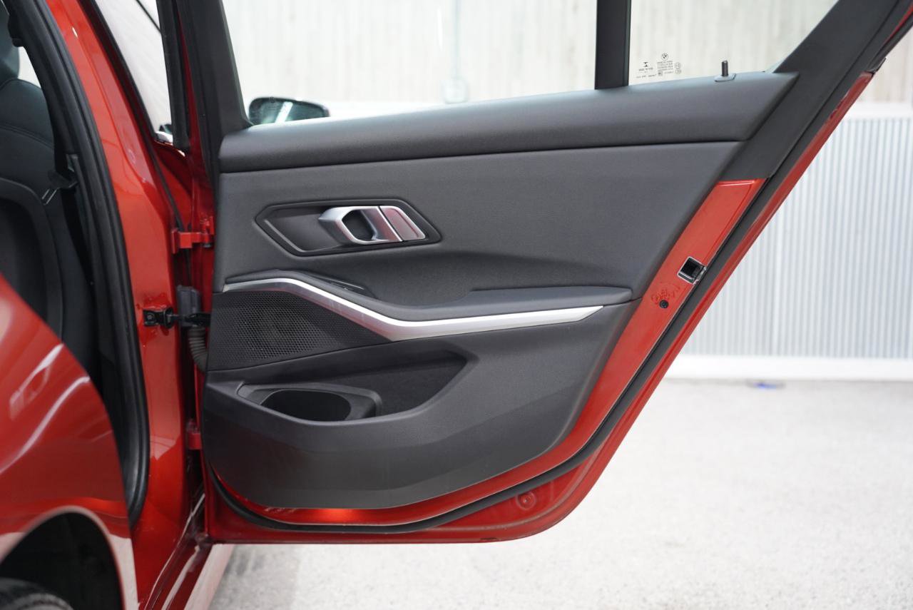 Used 2020 BMW 330i xDrive 330i xDrive Sedan North Americ w/ Convenience Package image 36