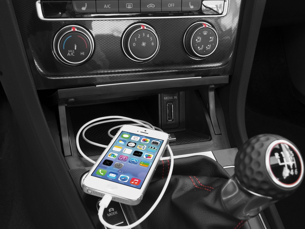 Used 2017 Volkswagen GTI SE FWD image 62