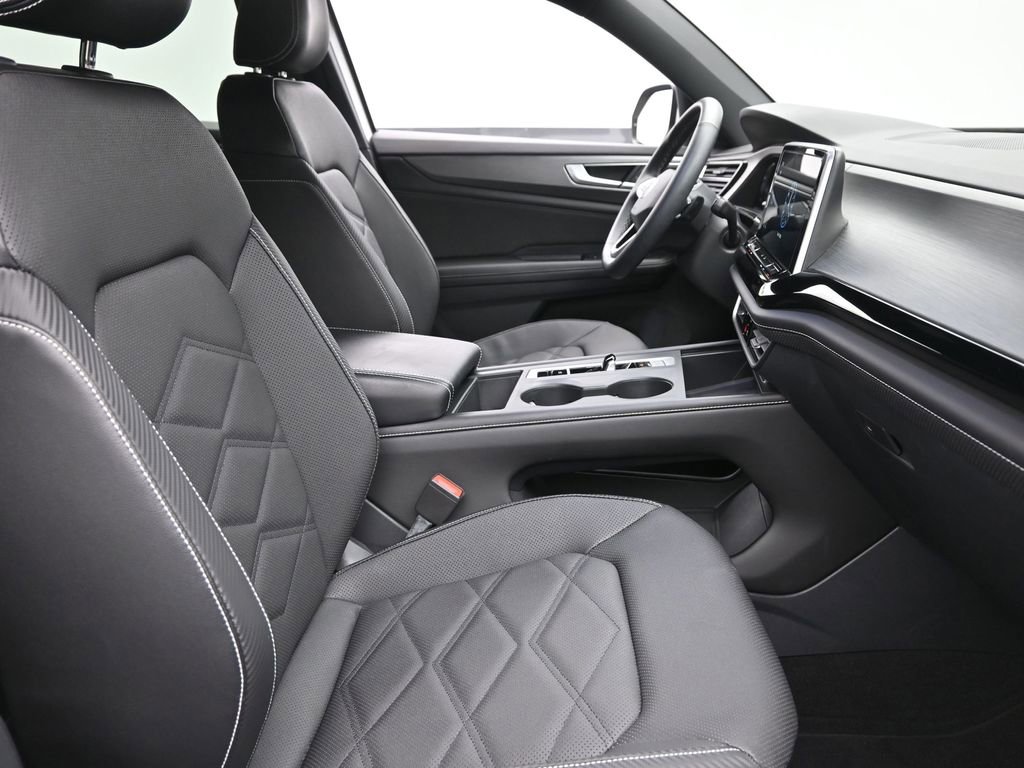 Used 2024 Volkswagen Atlas Cross Sport SE image 7