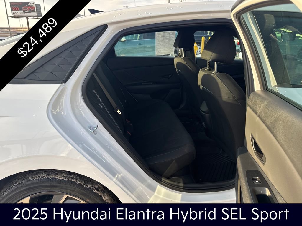 Used 2025 Hyundai Elantra SEL image 36
