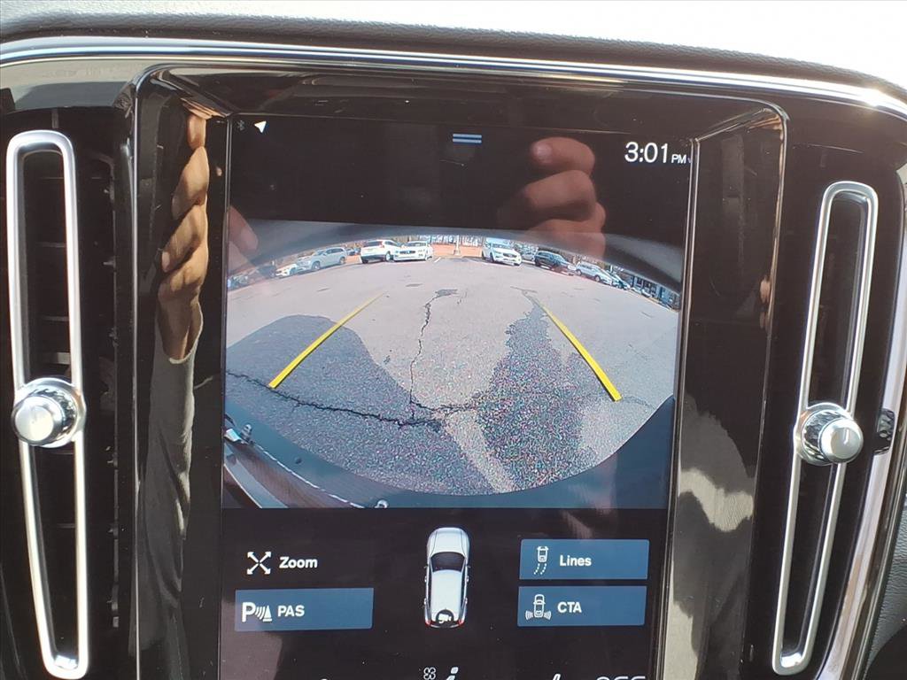 Used 2021 Volvo XC40 T5 R-Design w/ Climate Package image 22