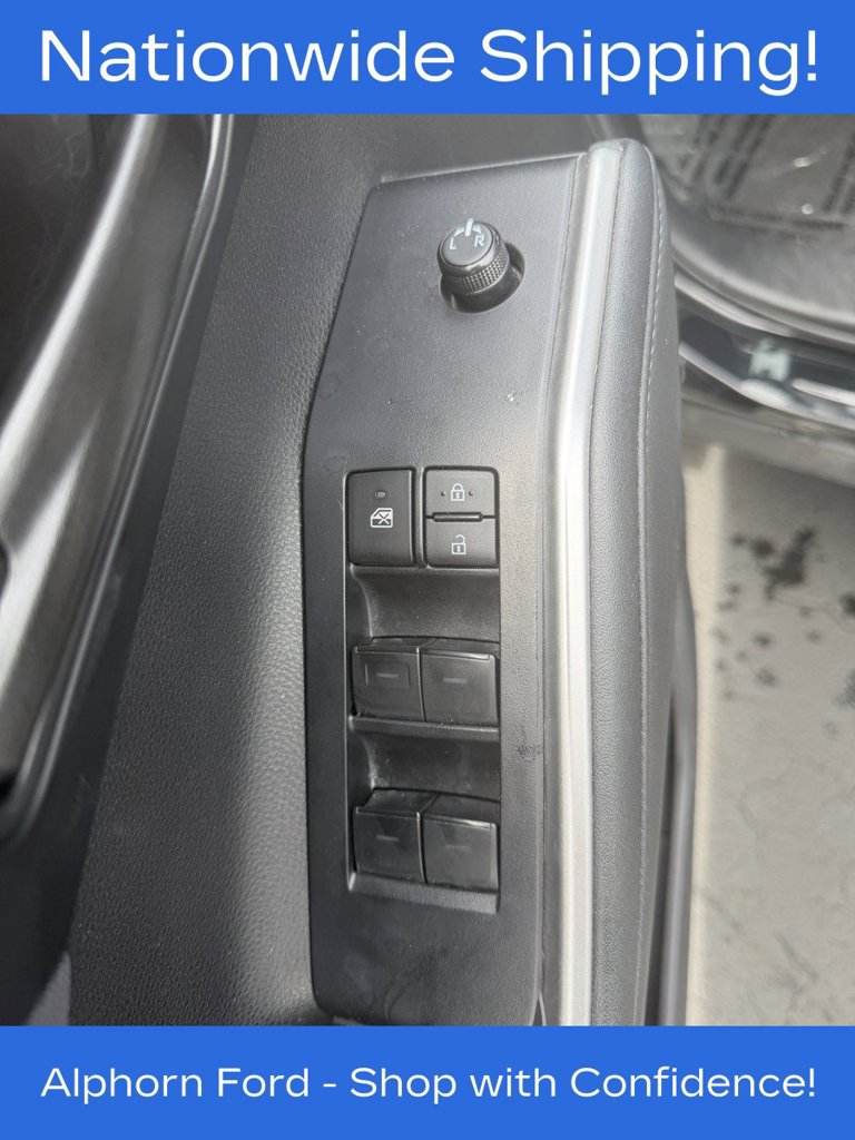 Used 2024 Toyota Highlander LE AWD/4WD image 14