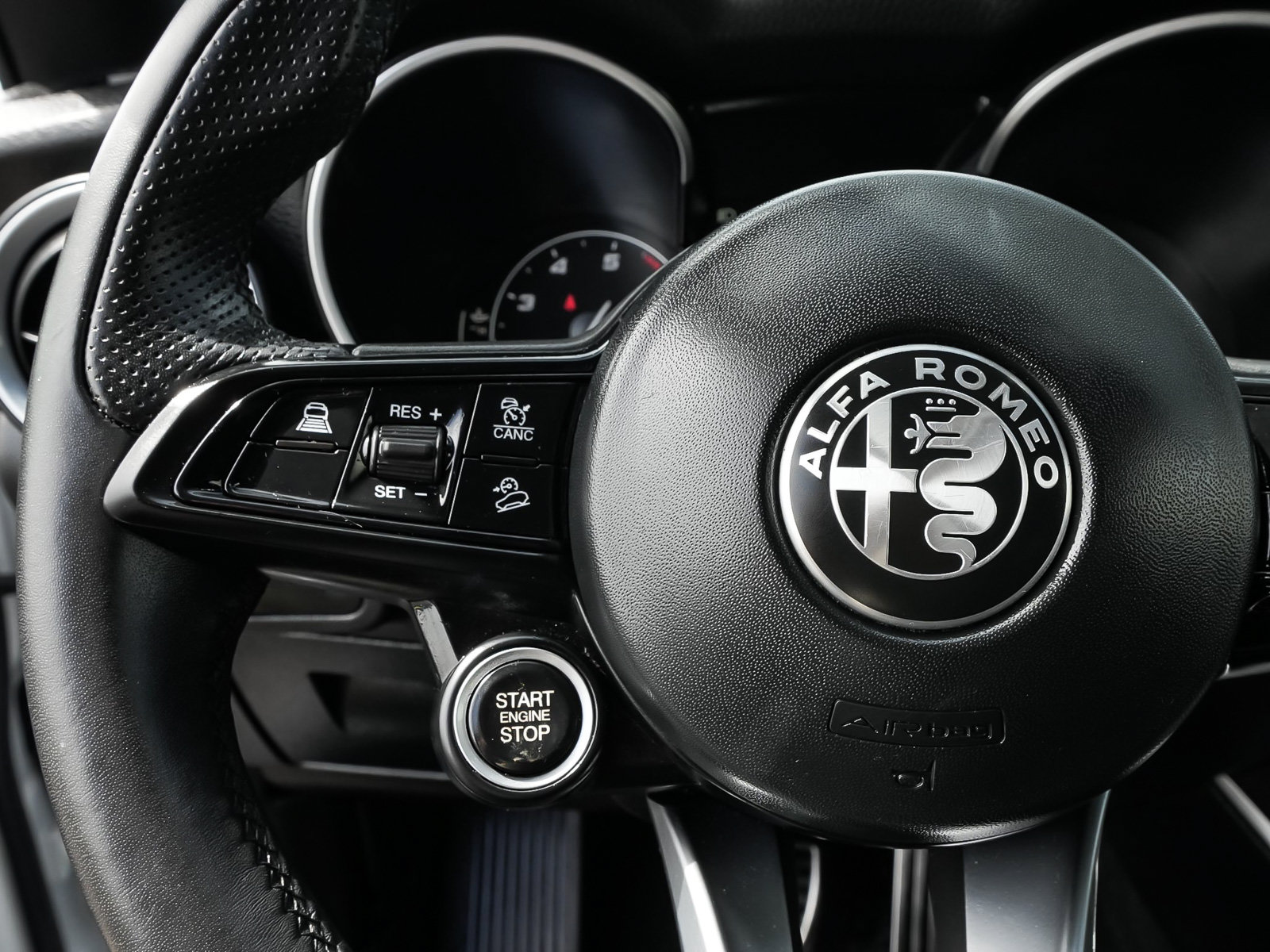 Used 2023 Alfa Romeo Stelvio Ti AWD/4WD image 19