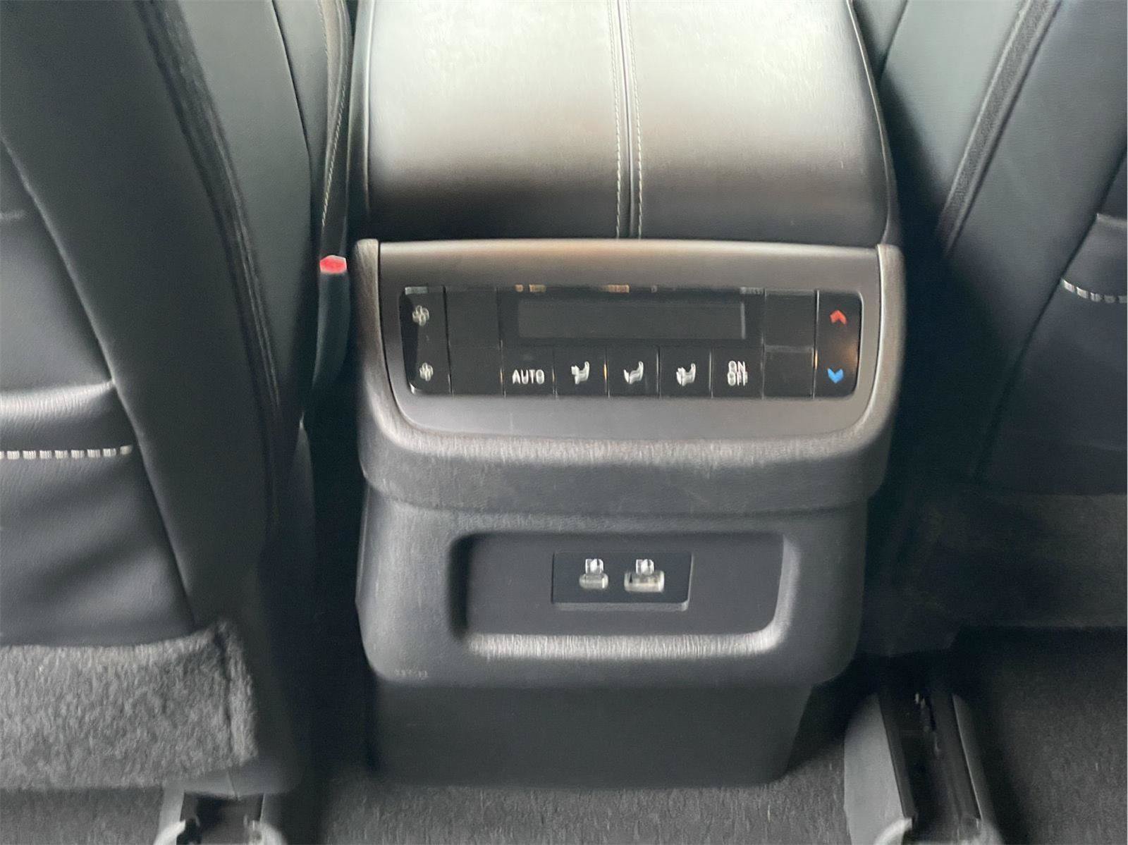 Used 2023 Nissan Pathfinder SL AWD/4WD image 17