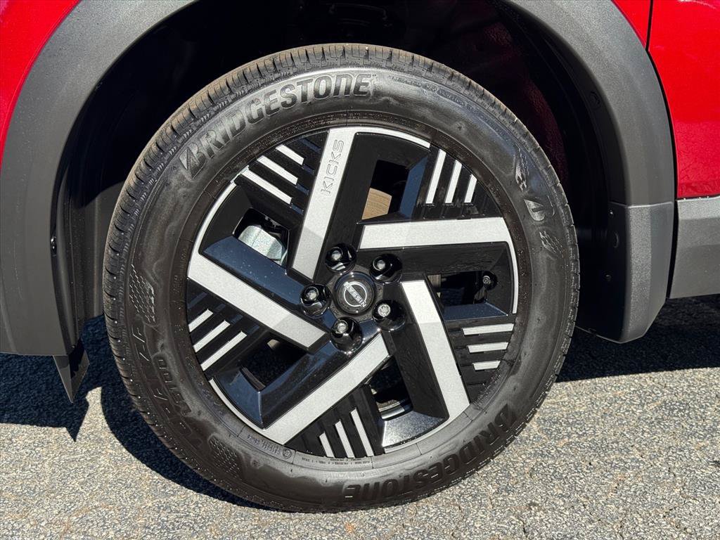 New 2026 Nissan Kicks SV w/ SV Premium Package FWD image 9