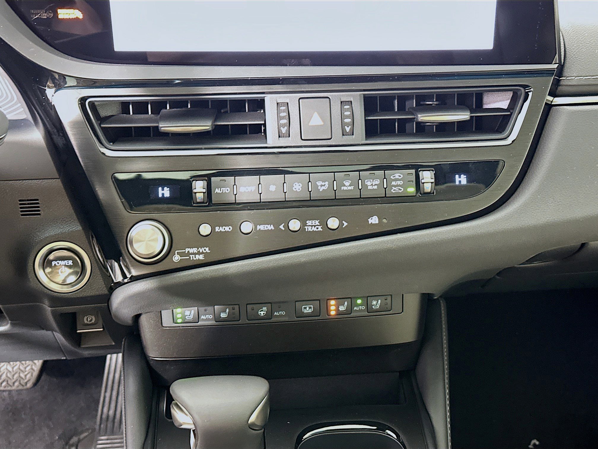 New 2025 Lexus ES 300h w/ Luxury Package image 13