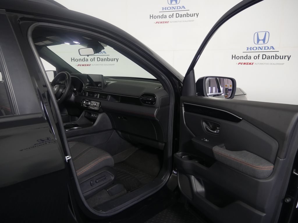 Used 2025 Honda Pilot Sport image 7