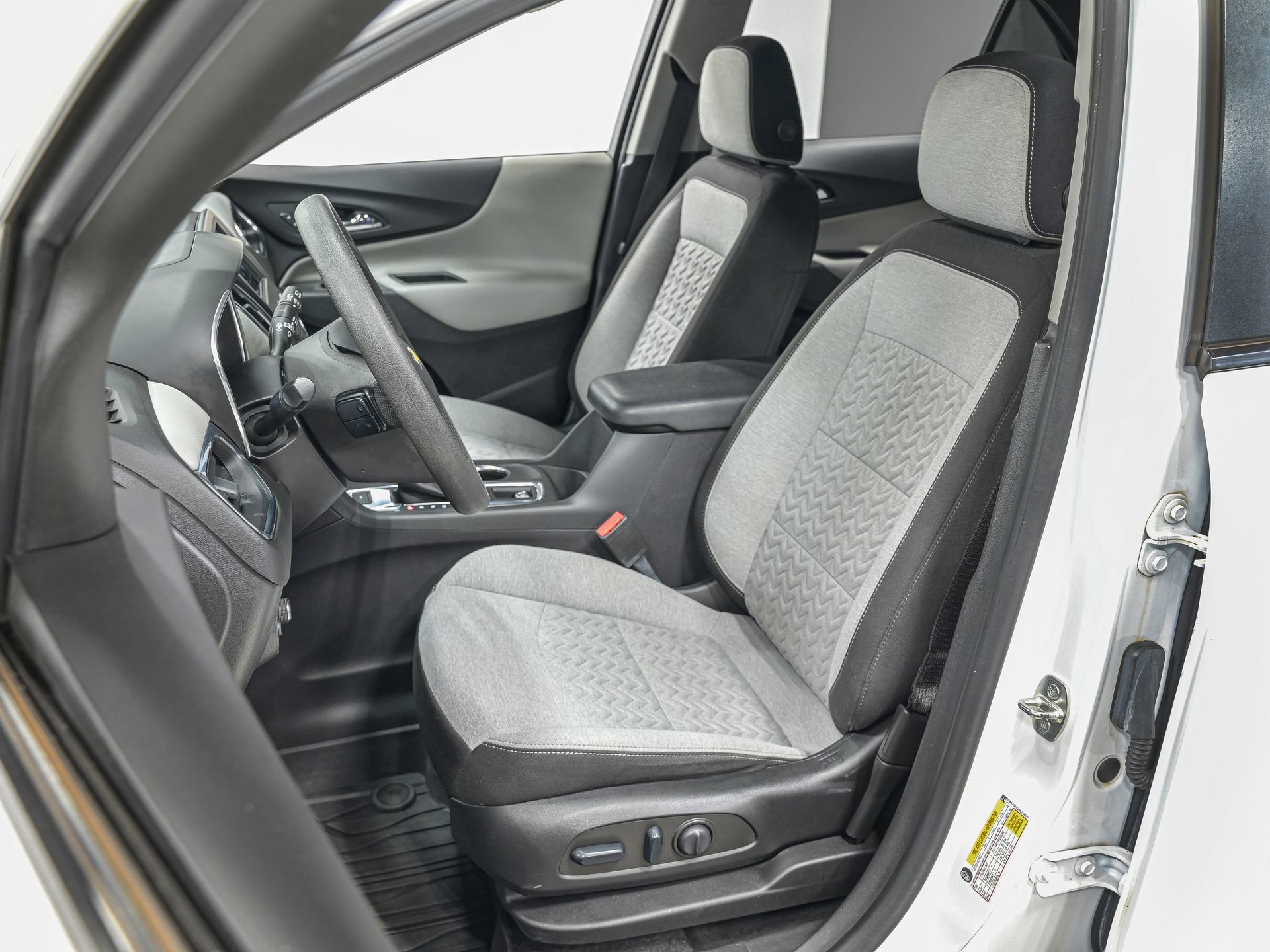 Used 2024 Chevrolet Equinox LS w/ LS Convenience Package image 16