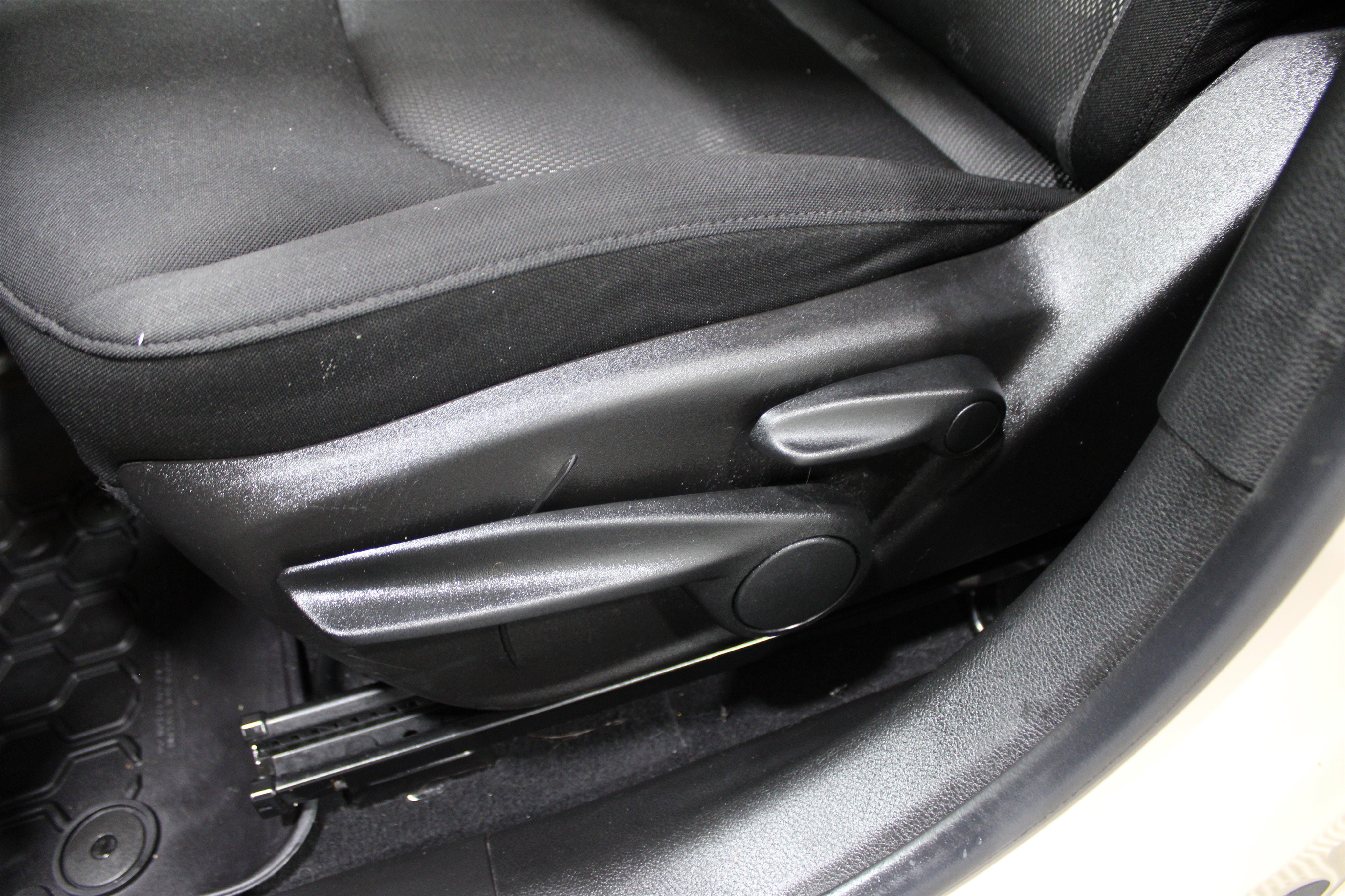 Used 2016 Jeep Renegade Latitude w/ Cold Weather Group image 4