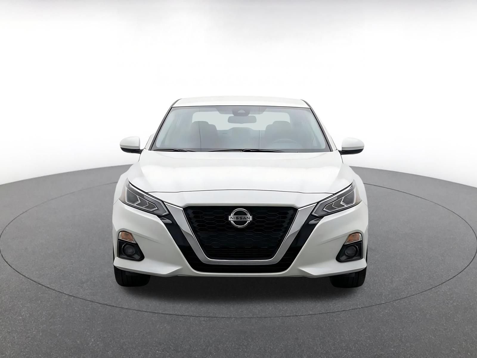 Used 2025 Nissan Altima 2.5 SV FWD image 3