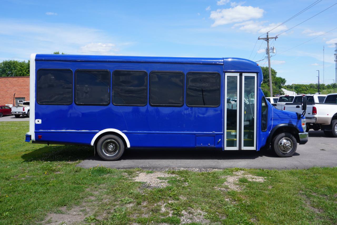 Used 2019 Ford E-450 and Econoline 450 Super Duty w/ Shuttle Bus Prep Package RWD image 6