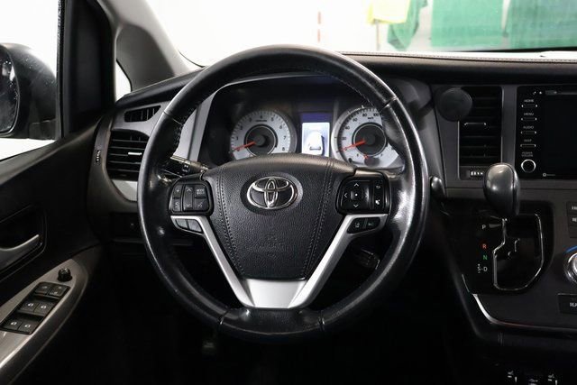 Used 2019 Toyota Sienna SE image 13