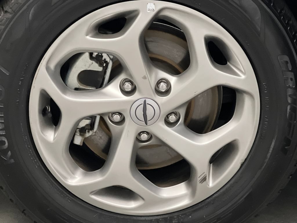 Used 2024 Chrysler Pacifica Limited FWD image 86