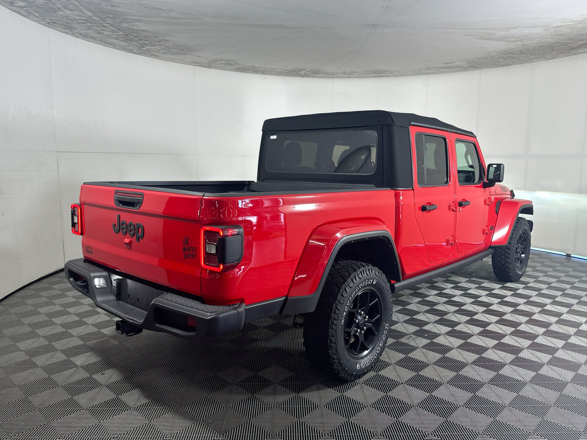 Used 2024 Jeep Gladiator Sport AWD/4WD image 3