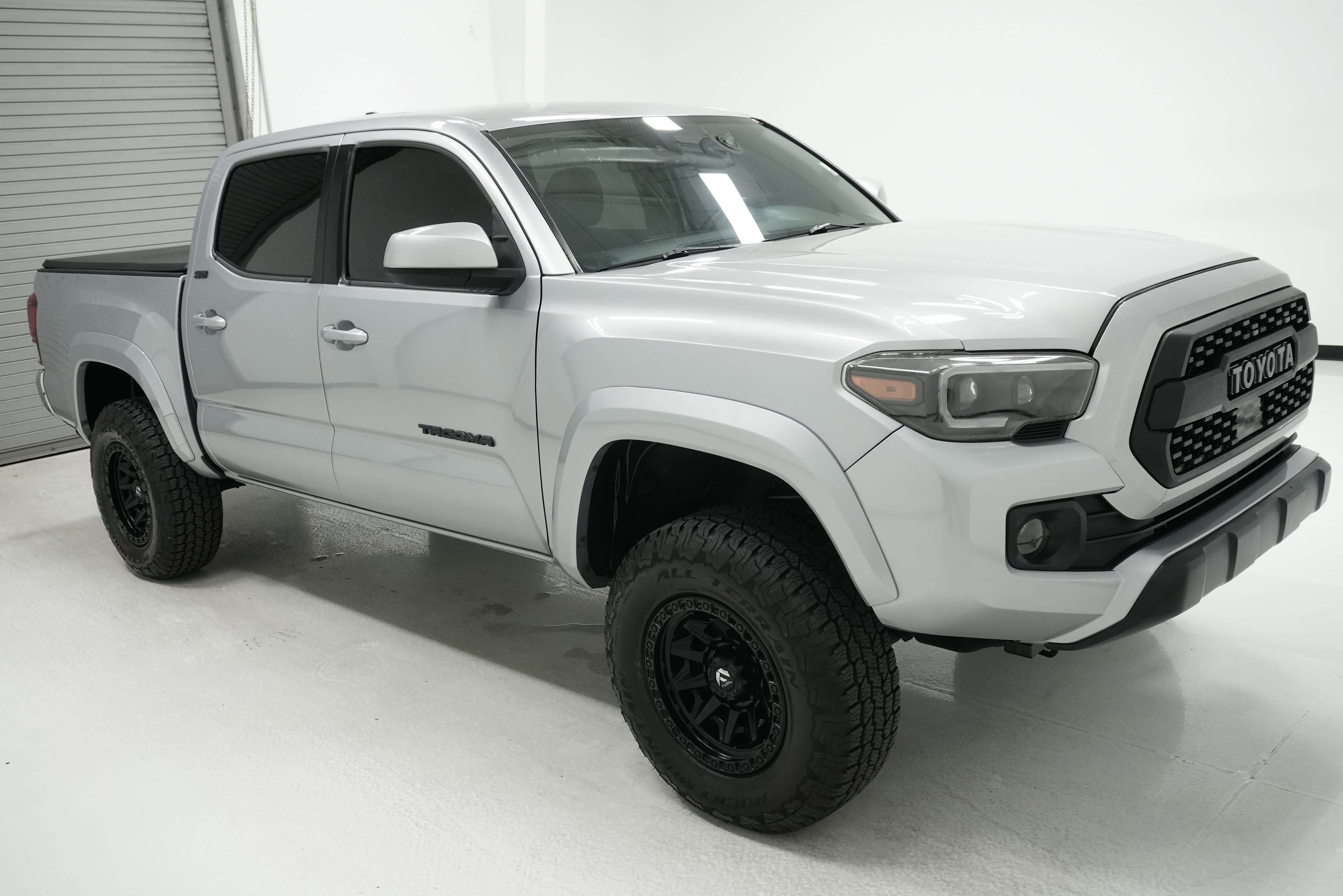 Used 2019 Toyota Tacoma SR5 RWD image 3