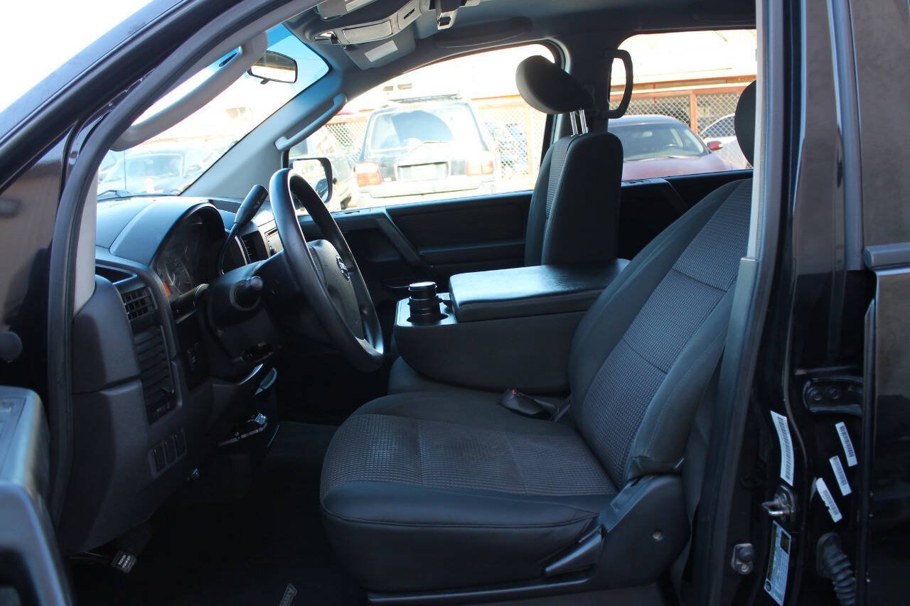 Used 2010 Nissan Titan SE RWD image 18