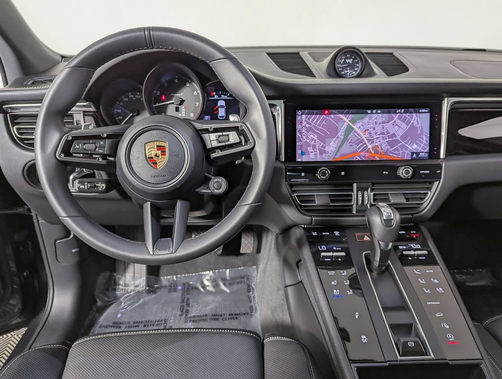 Used 2025 Porsche Macan AWD/4WD image 19