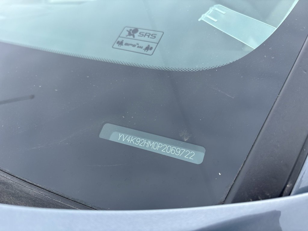 Used 2023 Volvo XC40 B4 Ultimate image 9